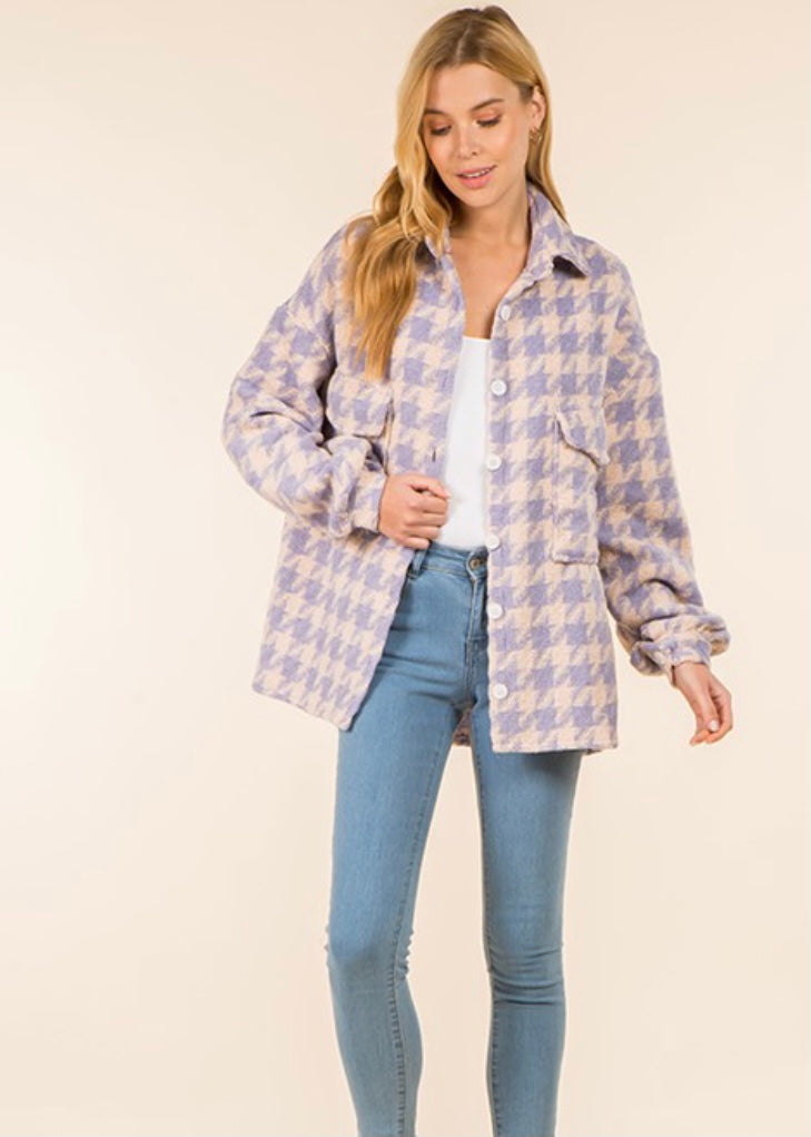 Lavender and tan houndstooth print shacked with button down front and pockets